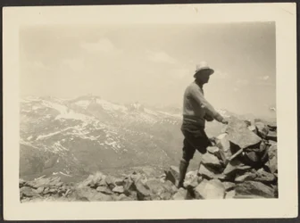 [Mann i fjellandskap]