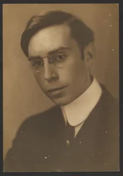 Portrett av en ung mann med pince-nez