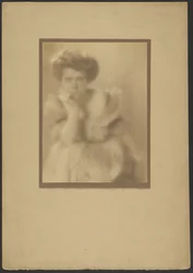 [Portrett av en kvinne med pompadour]