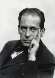 Walter Gropius, ca 1919.