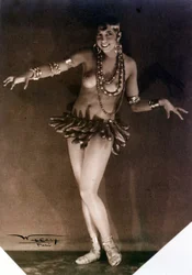 Josephine Baker og bananer. 1920-tallet. Fotografi av Lucien Walery (1863-1935).
