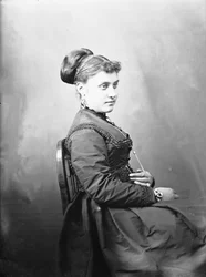 Noble Roman poserer i et studiobilde