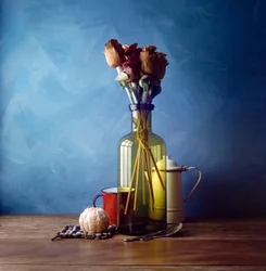 Tørkede blomster og appelsin