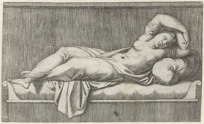 Cleopatra halvnaken liggende på sengen