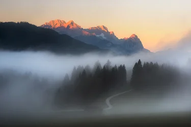 Golden Peaks Morgen-tåke