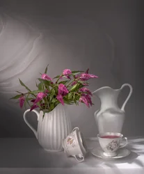 Elegante blomster til tetiden