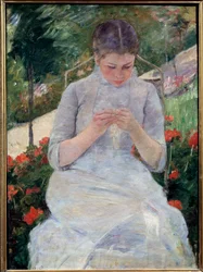 Ung jente i hagen, også kalt «Kvinne som syr i en hage». Maleri av Mary Cassatt (1844-1926), cirka 1880-1882. Mål: 92x63 cm. Orsay-museet