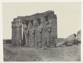 Gournah, Perystyle av Osymandias#39; grav (Vestlige Ramesseum); Theben, plate 59 fra albumet «Egypt, Nubia, Palestina og Syria» (1852)