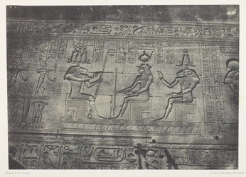 Det store tempelet i Dendera (Teutyres), skulpturer av den senere fasaden; Øvre Egypt, plate 19 fra albumet quot;Egypt, Nubia, Palestina og Syriaquot; (1852)