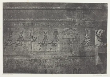 Det store tempelet i Dendera (Teutyres), skulpturer av den senere fasaden; Øvre Egypt, plate 20 fra albumet quot;Egypt, Nubia, Palestina og Syriaquot; (1852)