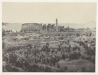 Palasset i Karnak, oversiktsbilde av ruinene, sett fra øst; Theben, plansje 31 fra albumet «Egypt, Nubia, Palestina og Syria» (1852)