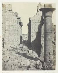 Karnak-palasset, Bubastittenes domstol og hovedinngangen til Hypostyle Hall; Theben