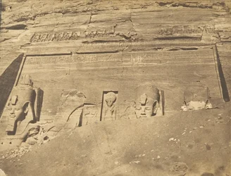 Utsikt over fasaden til Spéos de Phré, i Abousemblil, mars 1850.