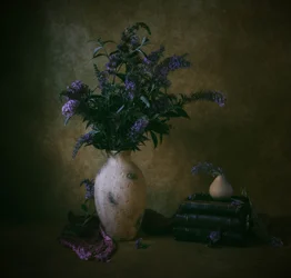 Stemningsfullt blomsterstilleben