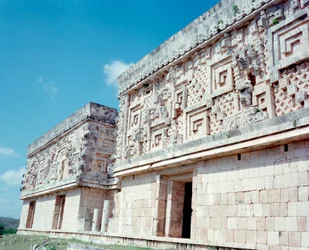 Før colombiansk sivilisasjon: utsikt over stedet for Uxmals gamle Maya-hovedstad, Puuc-stil. Nord-Yucatan 600-900 e.Kr.: spåmannens pyramide. Mexico