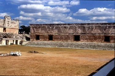 East Building of the Nunnery Quadrangle, Late Classic Maya, ca. 700–900 e.Kr. (bilde)