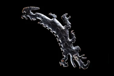 Eksentrisk flint som viser en krokodillekano med passasjerer, c.A.D. 600?-900 (flint)