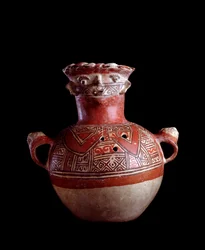 Førkolumbisk kunst, mayasivilisasjonen, postklassisk periode (ca. 6 e.Kr.): zoomorf gravurne av leire. Fra Mixco Viejo, Chimaltenango, Guatemala. Guatemala, Museo Nacional de Arqueología y Etnología