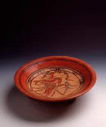 Prekolumbisk kunst, mayasivilisasjonen, klassisk periode: trefotvase i malt leire. Fra Petén, Guatemala. Mål: høyde 8 x diameter 33,8 cm. Guatemala by, Nasjonalmuseet for arkeologi og etnologi