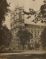 Under the Elms i Deans Yard på en dag i juli, c1935.