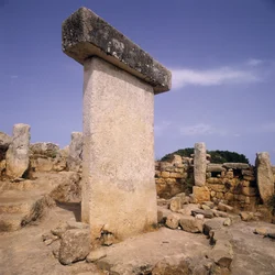Taula på arkeologisk sted, Menorca, Spania