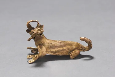 Deer Eating Corn Anheng, ca. 1000-1550 (støpt gull)
