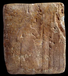 Mesopotamia. Art Sumer: karakter med fjær (cirka 2700 f.Kr.) stello gamle girsou arkaiske sumeriske perioden - kalkstein. Paris, Musée du Louvre