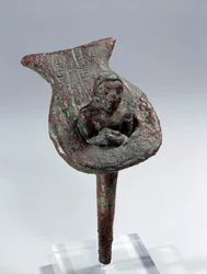 Mesopotamia: grunnfigur (spiker og kobberstøtte) av Ur Nanshe, prins av Lagash. 2800 f.Kr. Fra nettstedet til Tello. Dim 0,11 m x 0,11 m Paris, musee du Louvre