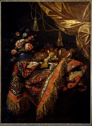 Stilleben Frukt og blomster posert på en duk. Maleri av Michelangelo Campidoglio (1610-1670) 1600-tallet Rennes, Museum of Fine Arts.