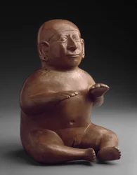 Sittende kvinnelig figurkar