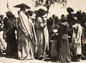 Building an Empire i den fascistiske tidsalderen: Muslimske jenter, 09.05.1936 (s/hvitt-bilde)