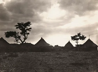 Bygge et imperium i den fascistiske tidsalderen: solnedgang ved Mai Zaghenà, 09.05.1936 (s/hvitt-bilde)