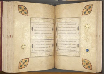 Fol 82 verso 83 recto, Timurid Quran, 1441 (blekk og gull på papir)