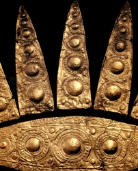 Mykensk kunst: detalj av et gravdiadem i gull fra grav III, Mykene, 16. århundre f.Kr., mål 14 cm, Athen, Det nasjonale arkeologiske museet