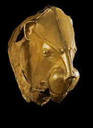 Mykensk kunst: rhython eller rhyton eller golden rython (apparatglass) i form av et løvehode fra grav IV, Mykenes. 1500-tallet f.Kr. Dim. 14 cm Athen, Nasjonalt arkeologisk museum - mykensk kunst: gull løvehode rhyton (seremoniell glass) fra Gr.
