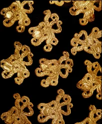 Mykensk kunst: små gullblekksprutsøljer fra grav III, Mykene. 1500-tallet f.Kr. Athen, Nasjonalt arkeologisk museum