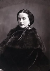 Portrett av Madame Pichat. Portrett av en elegant kvinne iført engelske spenner med en pelsfrakk. Fotografi av Gaspard Felix Tournachon dit Felix Nadar (1820-1910)