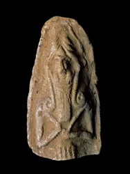 Sumerisk sivilisasjon: figur av en krigergud. Terrakottaskulptur. Mål: 9 cm. Nysumerisk periode (mellom 2093 og 2004 f.Kr.). Fra området rundt funnstedet Ur. Bagdad, Iraks nasjonalmuseum