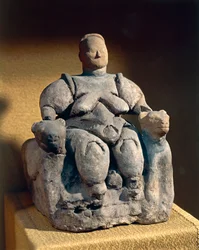 Terrakottastatue av en modergudinne fra Çatal Hüyük eller Çatalhöyük, 6. årtusen f.Kr.