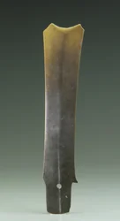 Gaffelmeisel (zhang), Qijia-kultur, ca. 2500-2000 f.Kr. (jade)