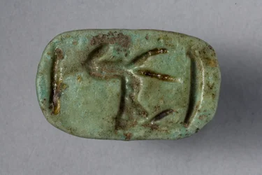 Scaraboid-sel, 18.-19. dynasti, 1540-1186 f.Kr. (fajanse) (underside av 270366)