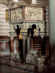 Marmorprekestol i en kirke i dåpskapellet i Pisa, 1260 (lavrelieff)