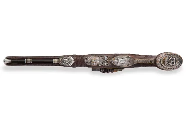 En av et par sølvmonterte riflede flintlåspistoler, Versailles, 1825