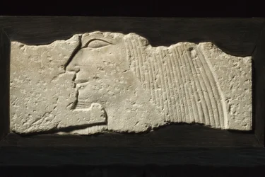 Reliefffragment, 5.-6. dynasti, 2454-2140 f.Kr. (kalkstein)