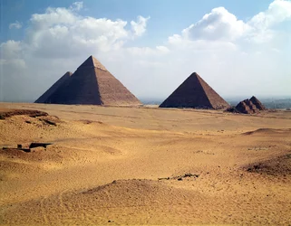 Utsikt over pyramidene til Kheops, Kefren og Mykerinos