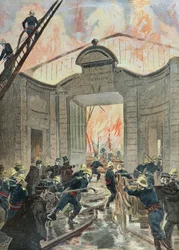 Brannmannskaper bekjemper brannen