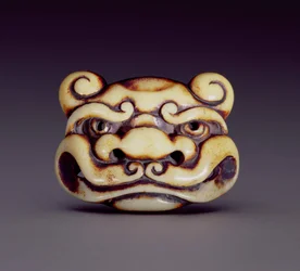 Netsuke som viser ansiktet til en oni-demon, ca. 1870 (hjort-gevir)