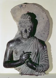 Byste av en forkynnende Buddha, gresk-buddistisk stil, 1.-4. århundre