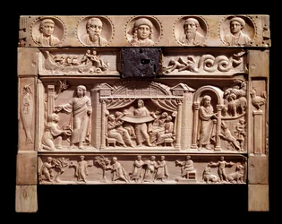 Relikvieskrin med relieffer som representerer scener fra det gamle testamentet. Fra klosteret Santa Giulia, 4. århundre