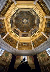 Utsikt over hvelvet inne i det paleokristne dåpskapellet San Giovanni in Laterano (St. John Laterano) (Lateranbaptisteriet eller San Giovanni in Fonte), bygget rundt 440. Roma